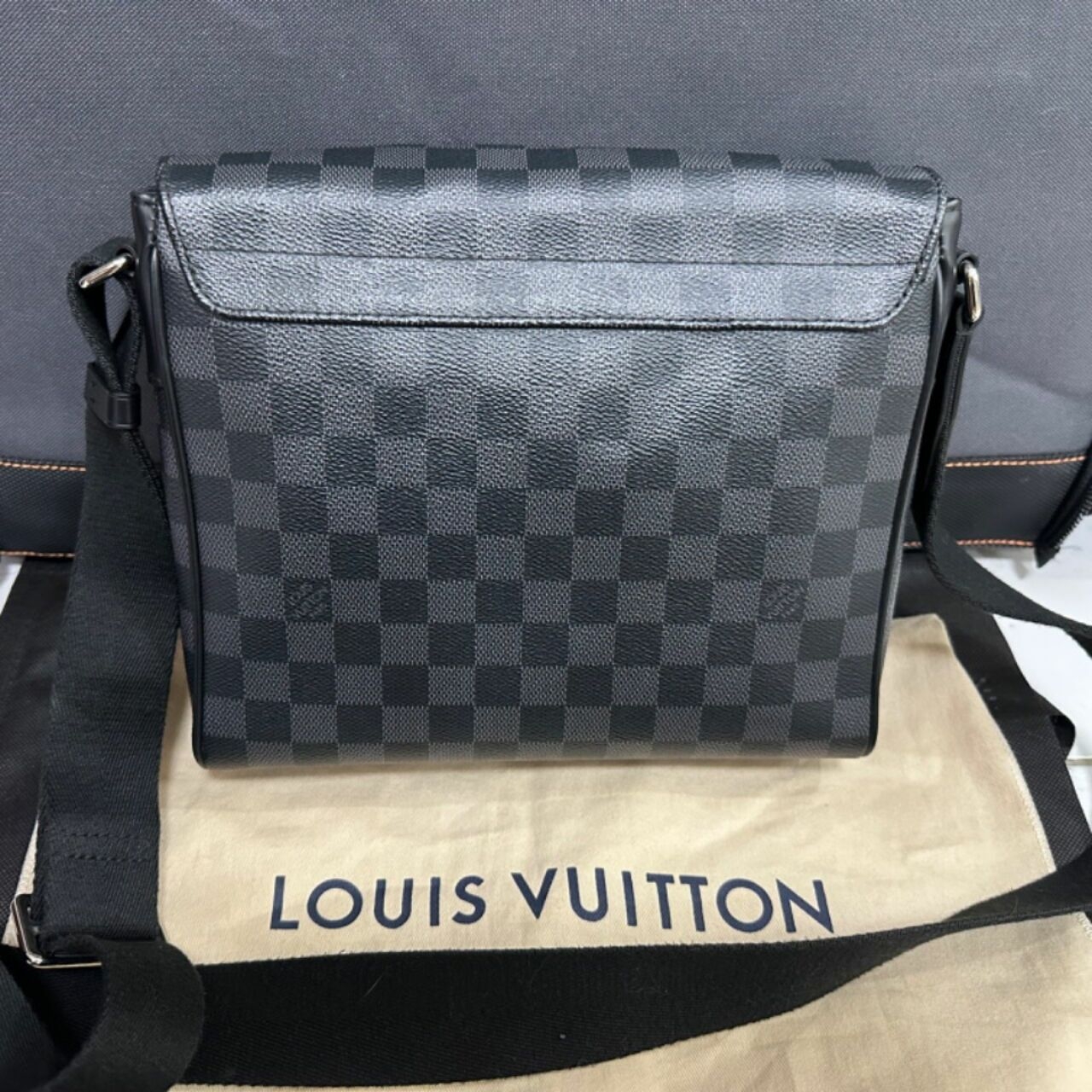 Louis Vuitton District Pm Messenger Damier 