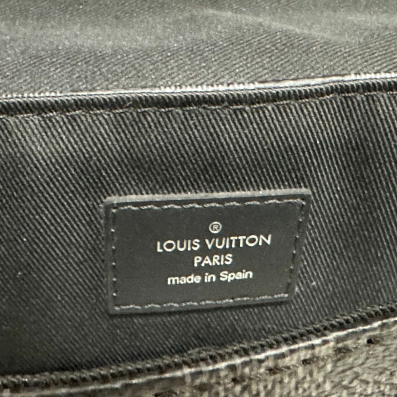 Louis Vuitton District Pm Messenger Damier 