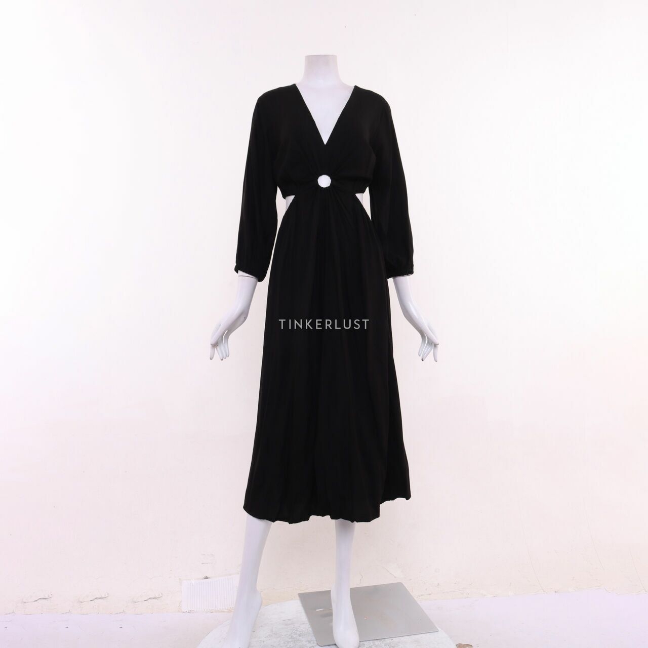 Paulina Katarina Black Midi Dress