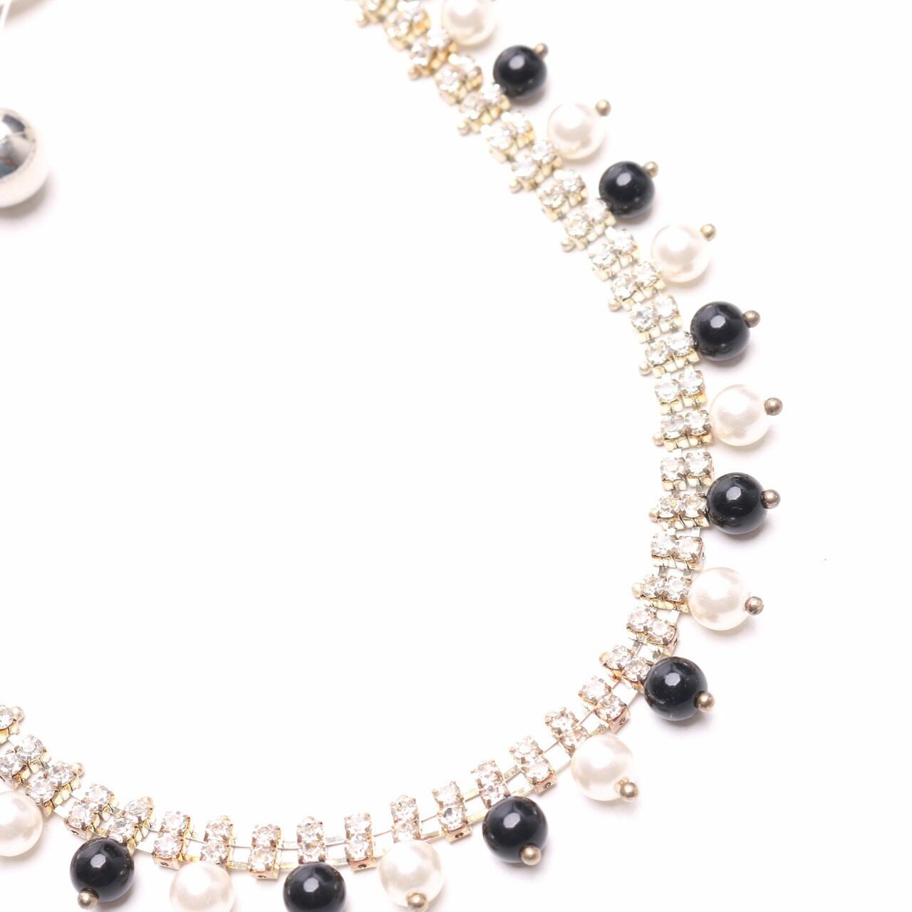 Private Collection Silver Pearls Necklace Jewellery