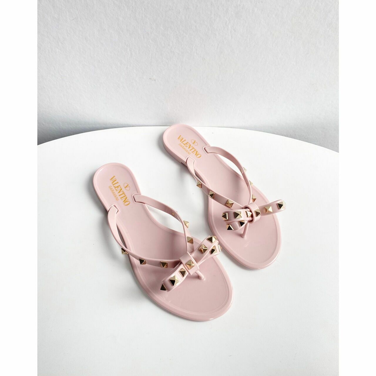 Valentino Garavani Rockstud Thong Jelly Bow Sandals in Water Rose