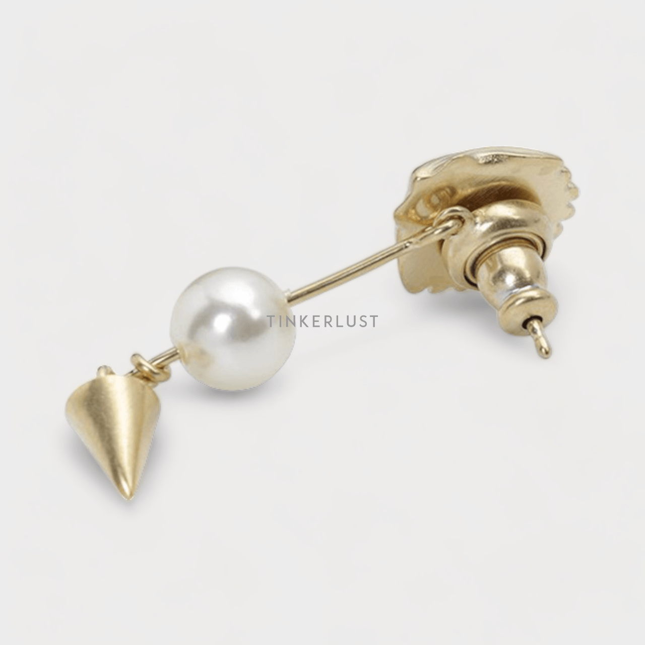 Christian Dior Sea Garden Seashell and Pearl Earring in Gold Metal Jewellery