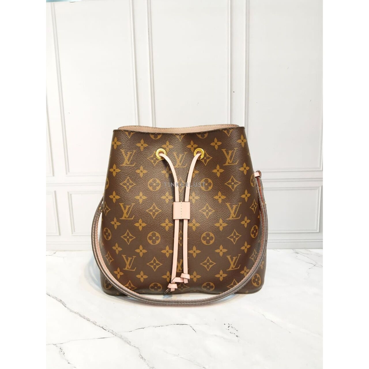 Louis Vuitton Neo Noe Monogram Pink 2019 Shoulder Bag 