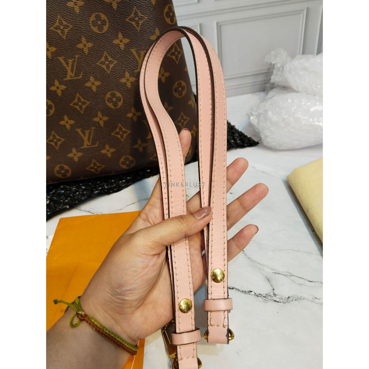 Louis Vuitton Neo Noe Monogram Pink 2019 Shoulder Bag 