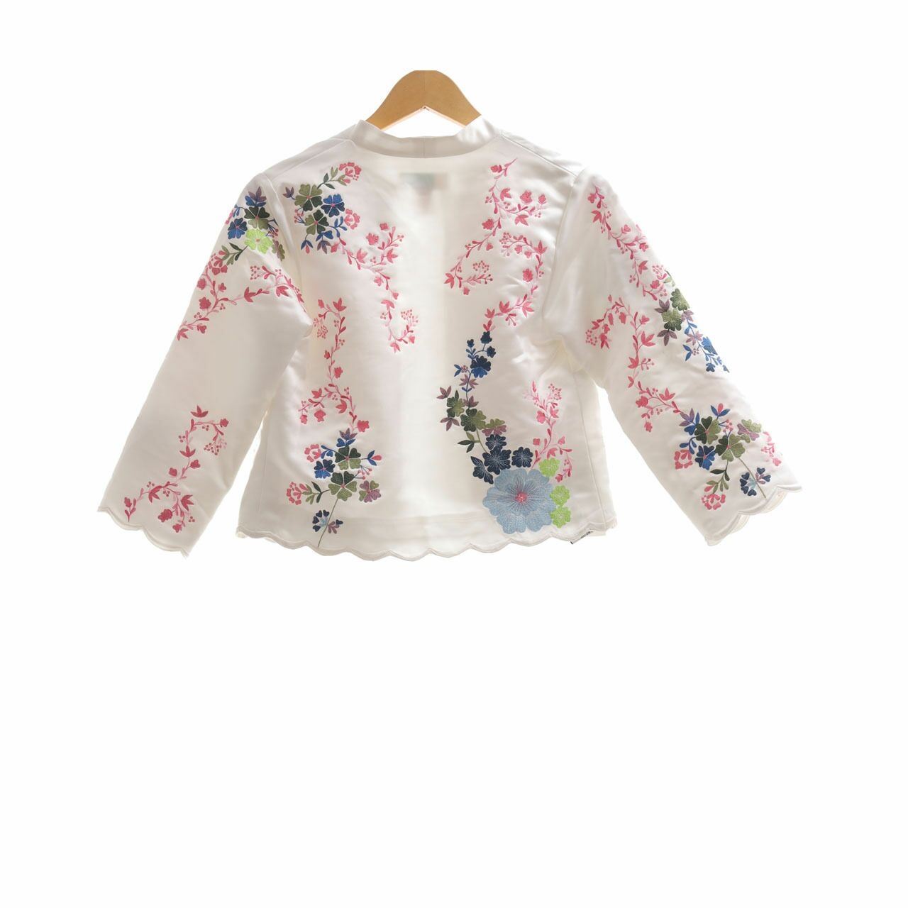 Sissae White Floral Embroidery Outerwear