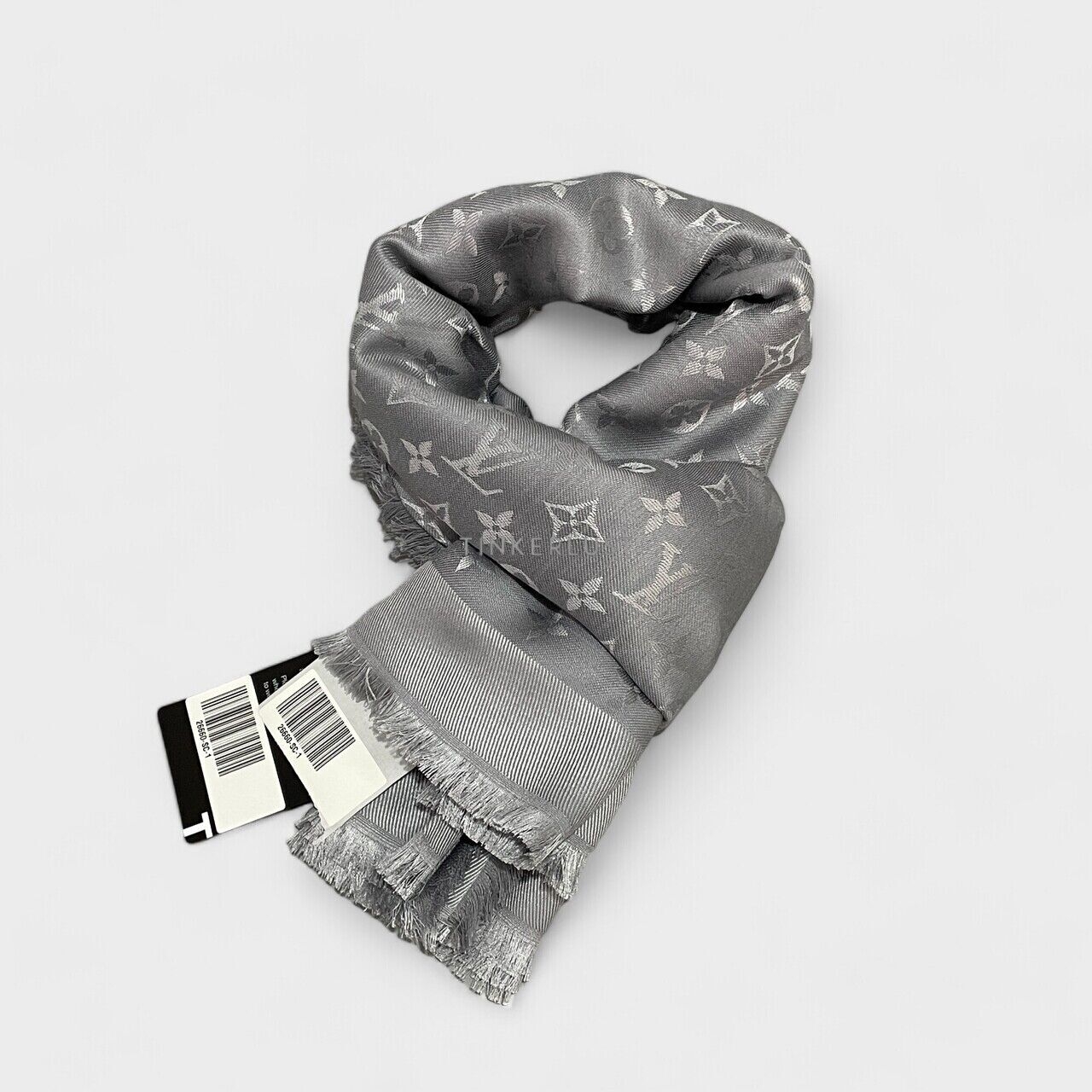 Louis Vuitton Monogram Classic Gris Souris Shawl