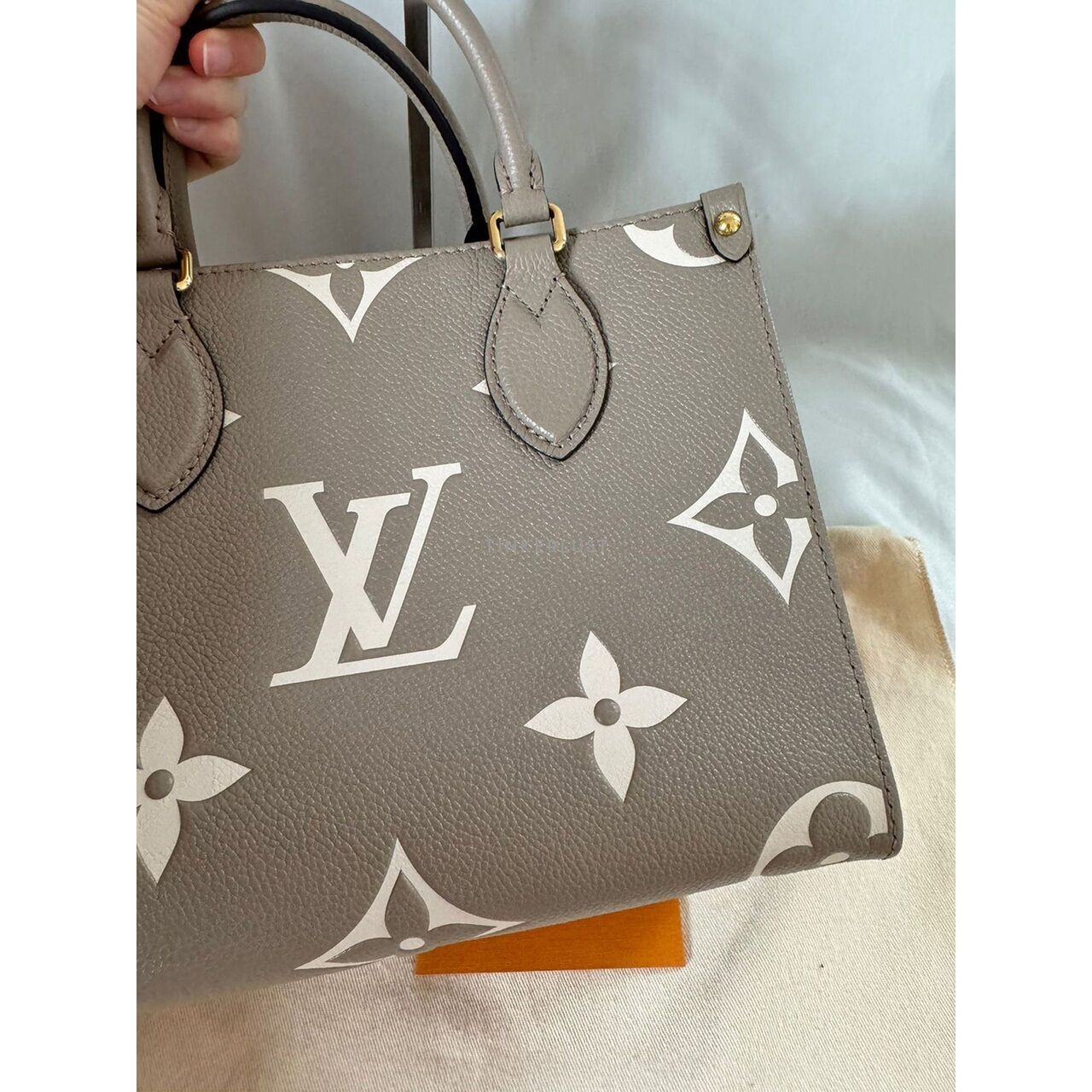 Louis Vuitton On The Go PM 2022 Empreinte Bicolor Gris Tourterelle Satchel Bag