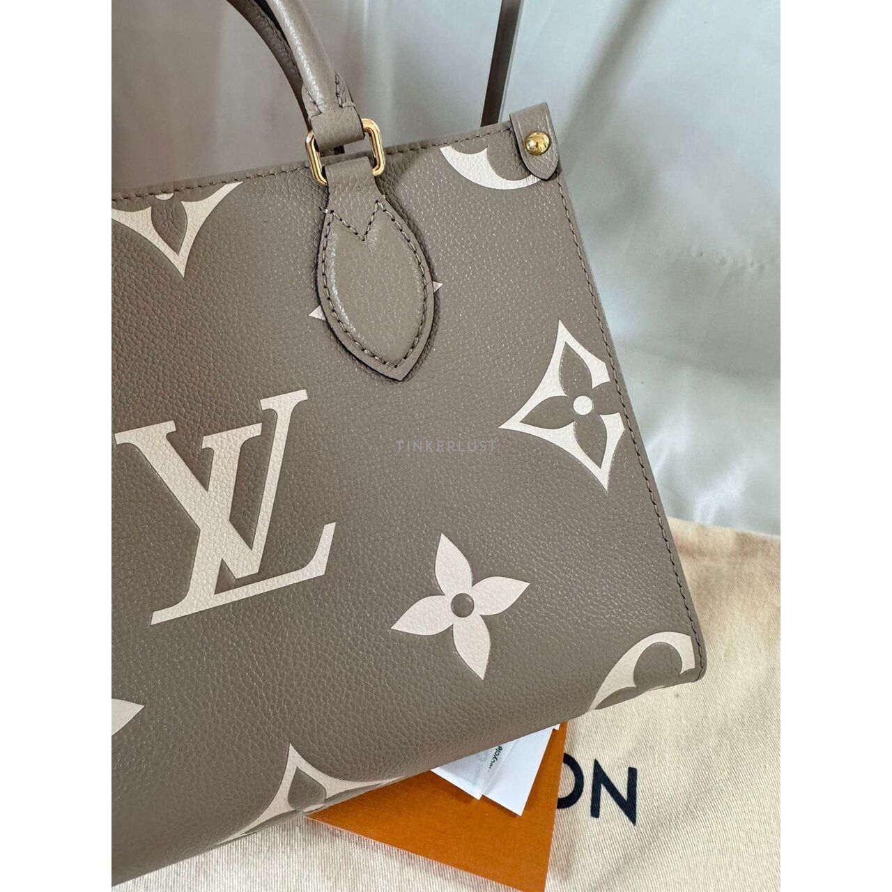 Louis Vuitton On The Go PM 2022 Empreinte Bicolor Gris Tourterelle Satchel Bag