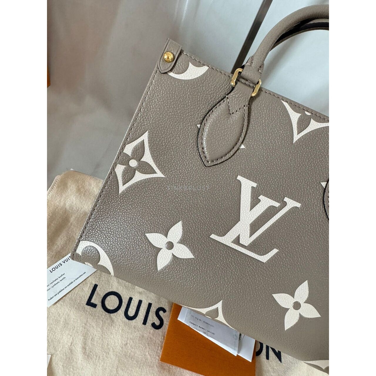 Louis Vuitton On The Go PM 2022 Empreinte Bicolor Gris Tourterelle Satchel Bag