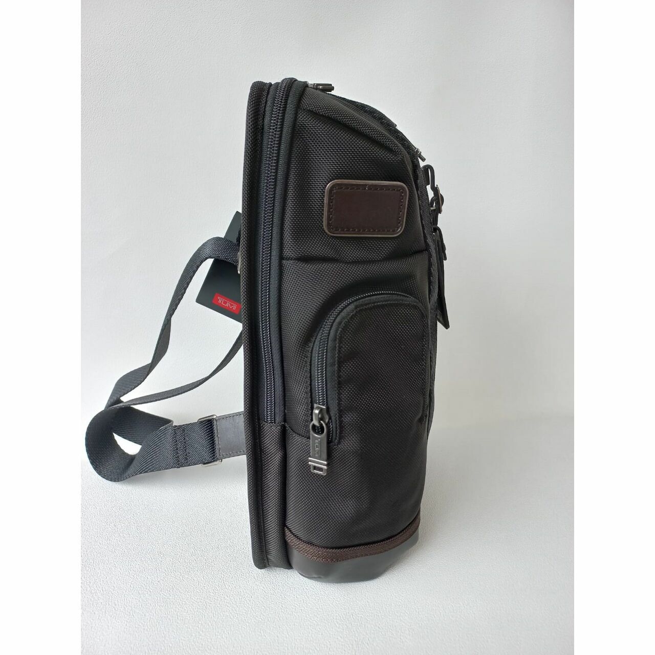 Tumi Higgins Sling Hickory Black 