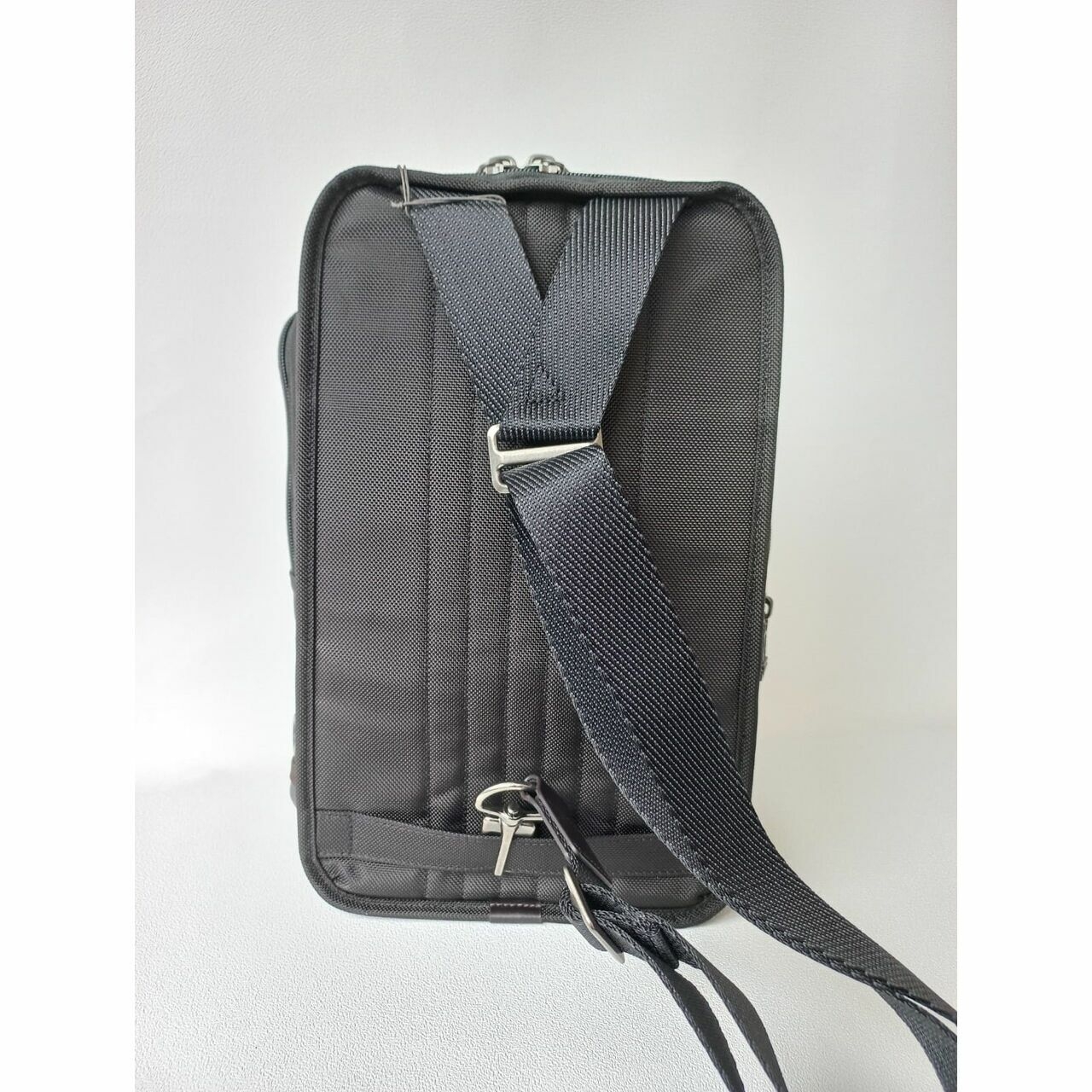 Tumi Higgins Sling Hickory Black 