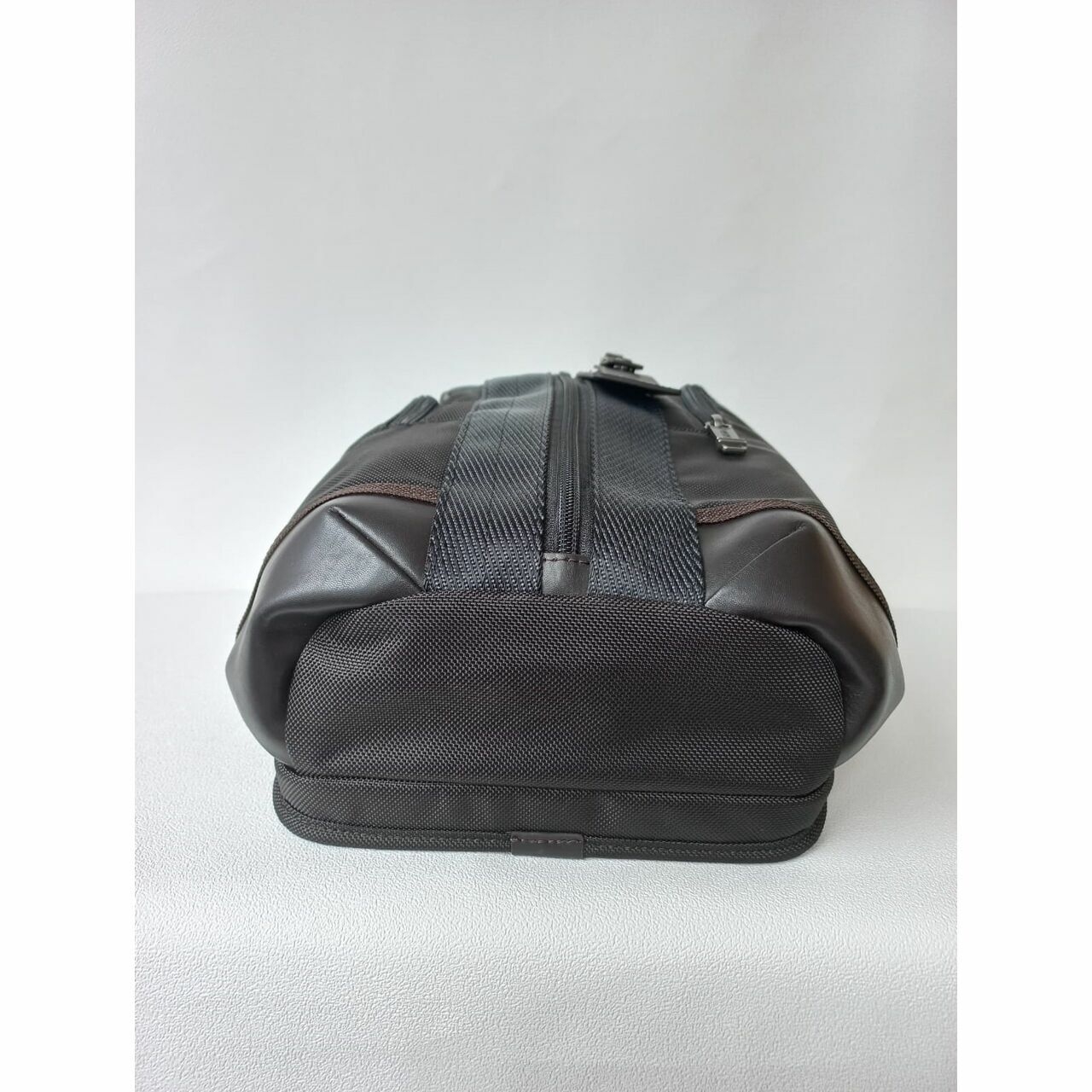 Tumi Higgins Sling Hickory Black 