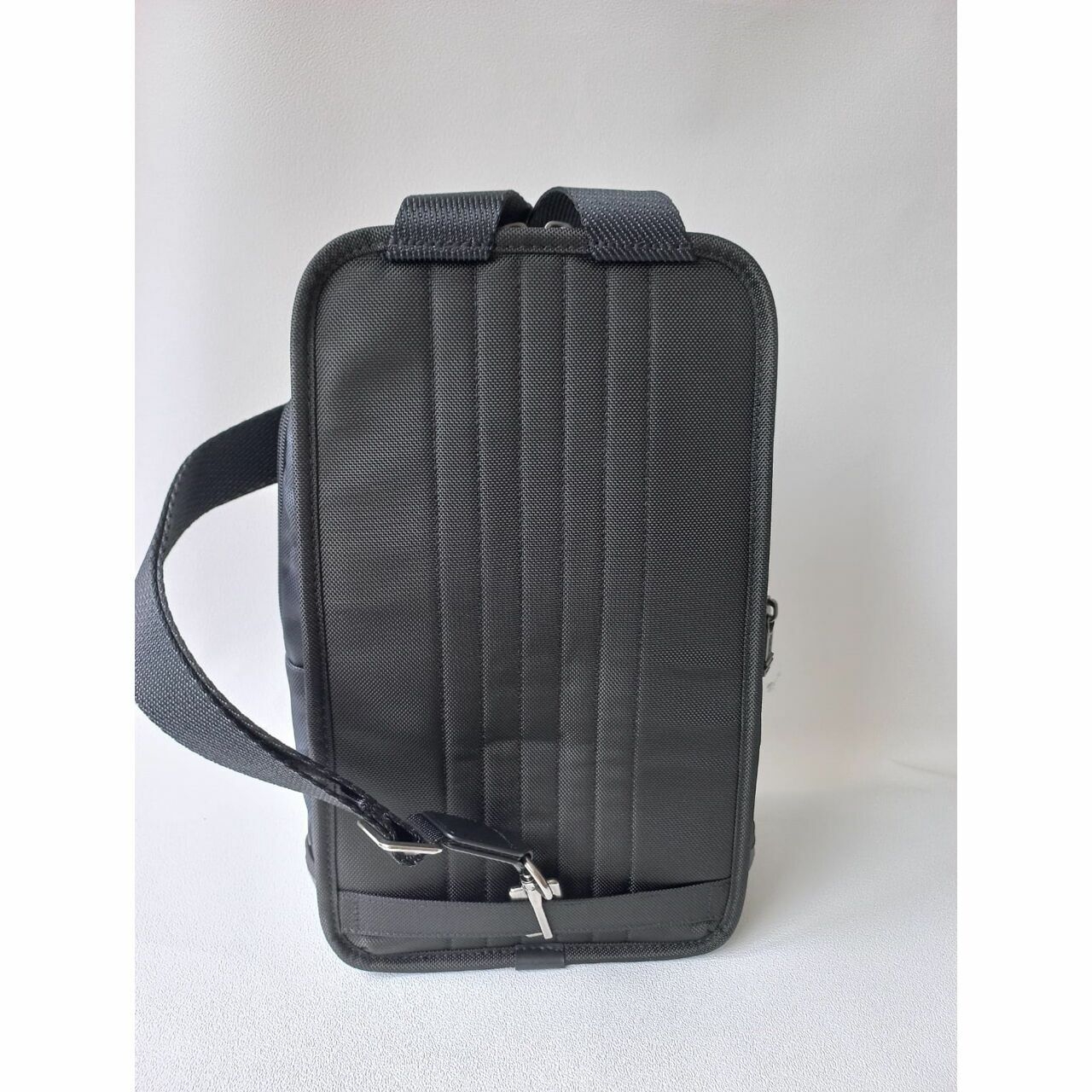 Tumi Higgins Sling Hickory Black 