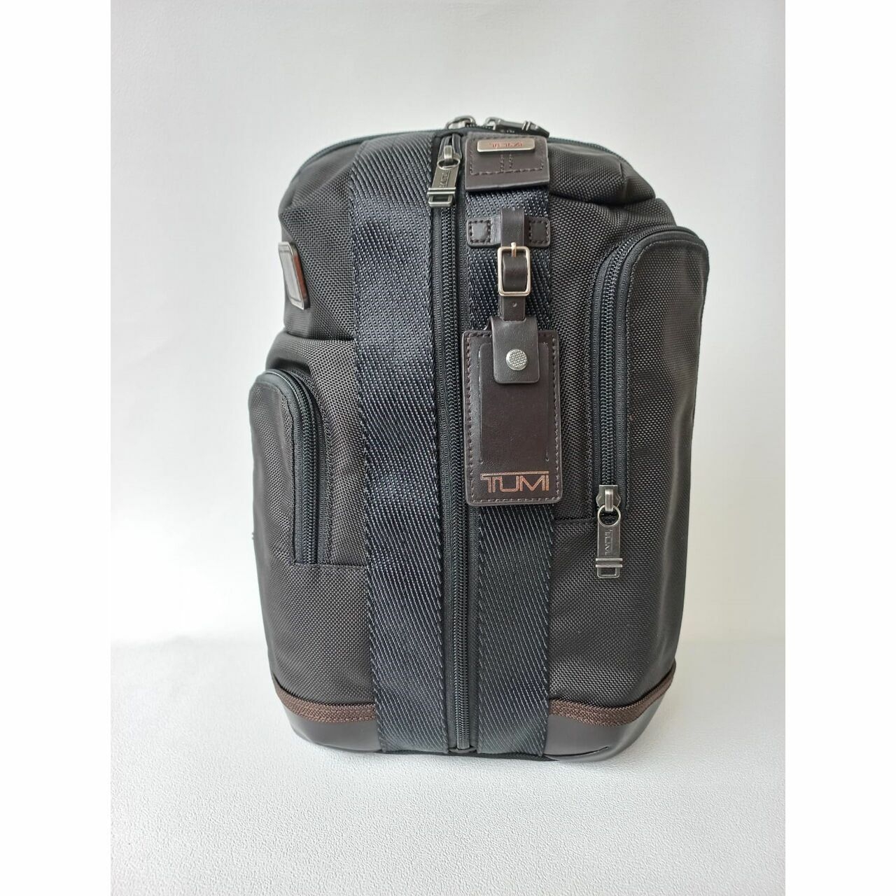 Tumi Higgins Sling Hickory Black 