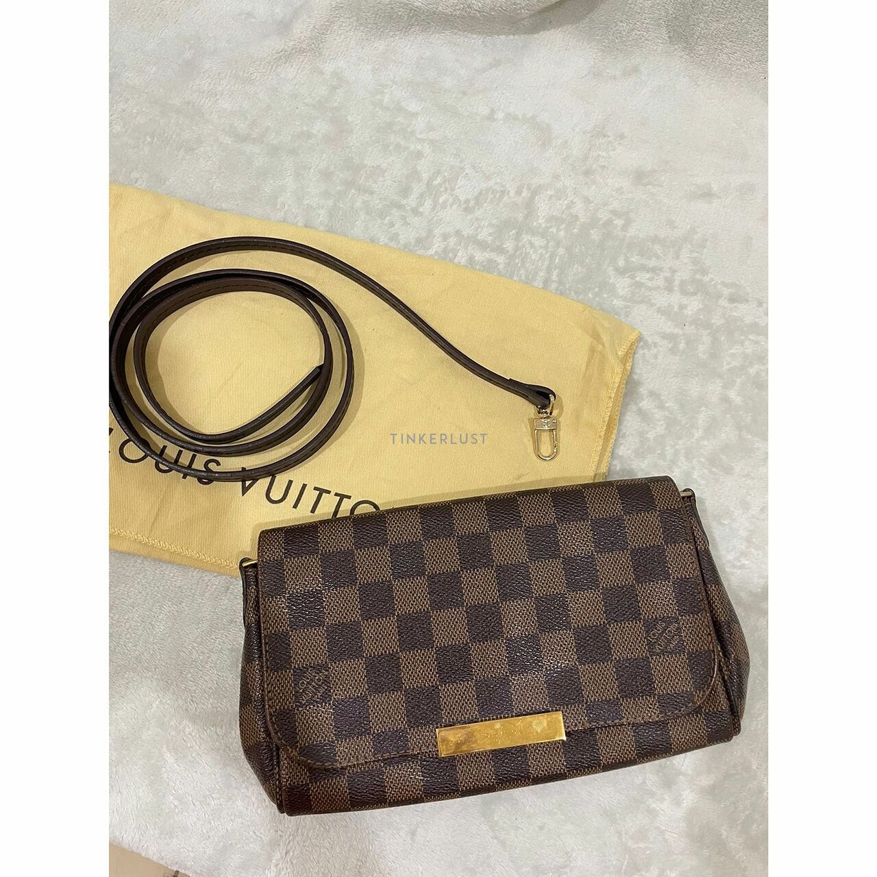 Louis Vuitton Favorite PM Damier 2015 Sling Bag