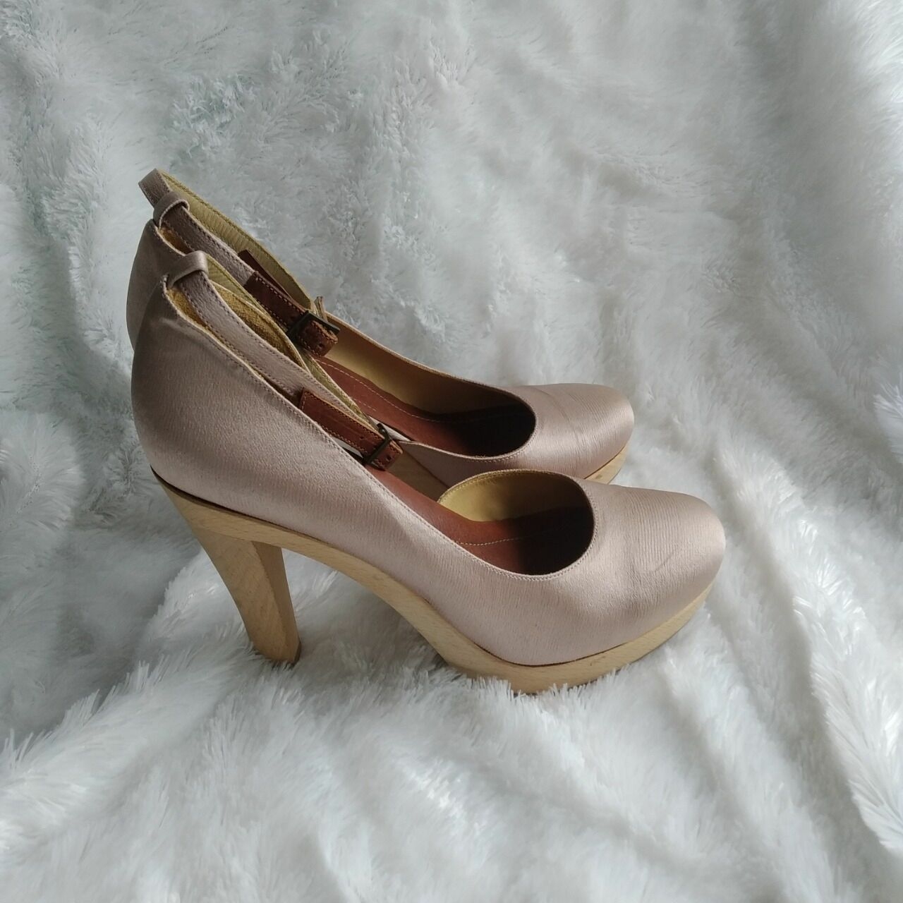 Lanvin dusty pink satin Heels