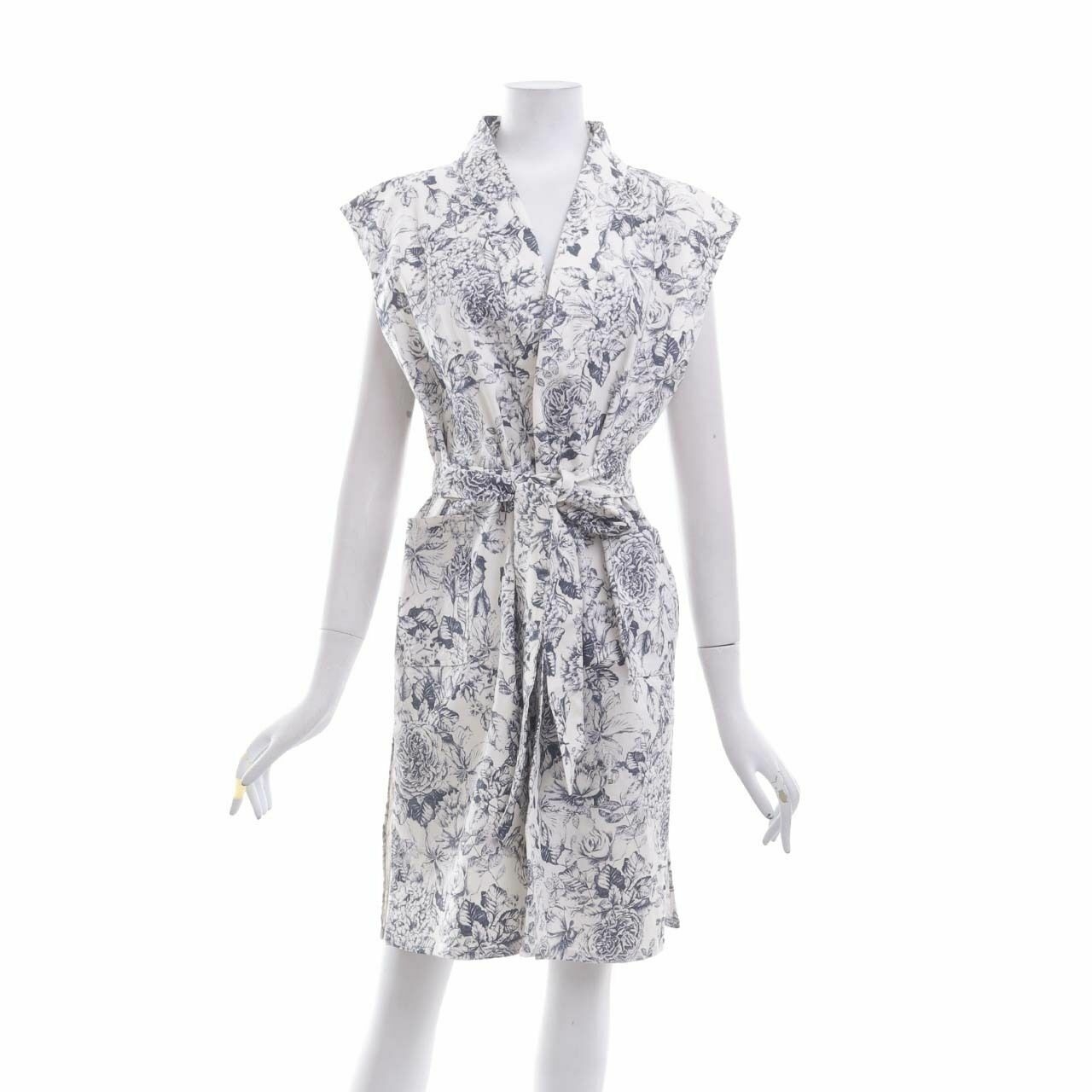 Benang Jarum Navy & Off White Floral Vest