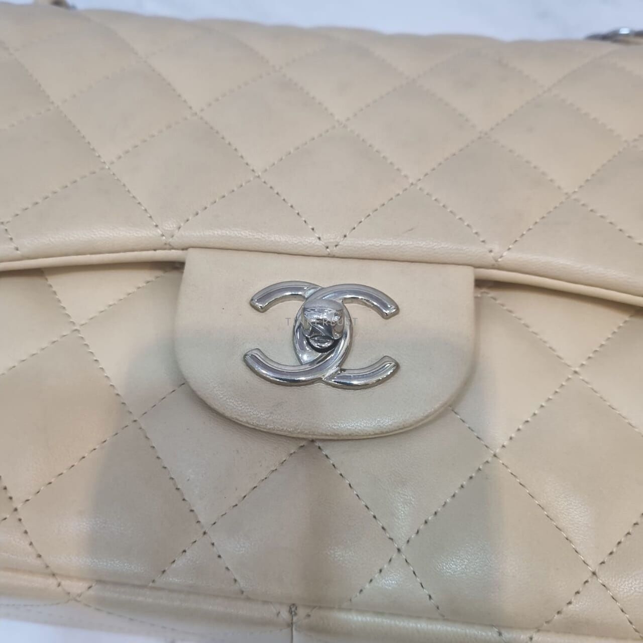 Chanel Jumbo Double Flap Cream Lamb Skin SHW # 15 Shoulder Bag