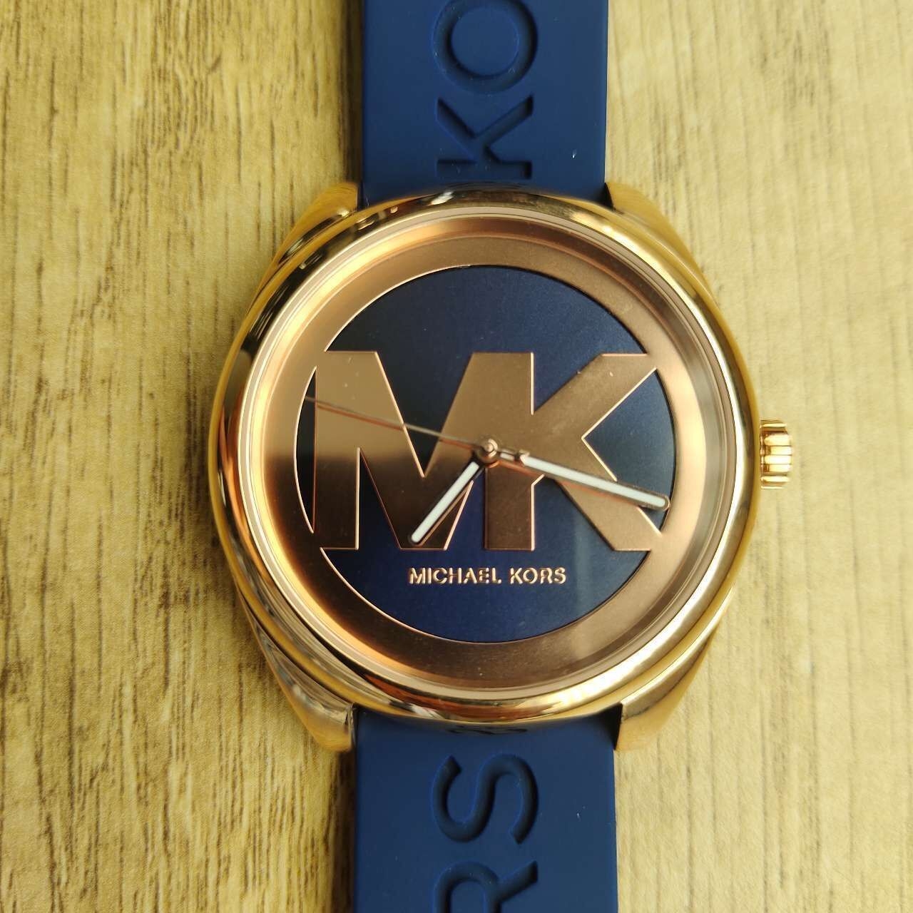 Michael Kors jam tangan rubber navy MK7140