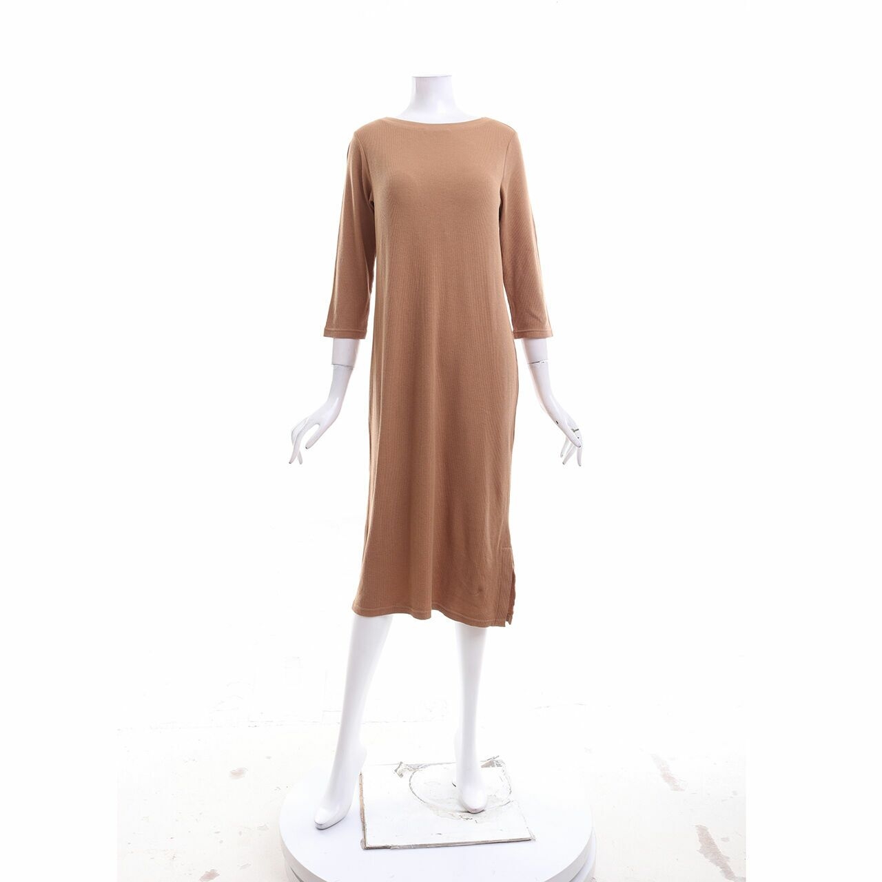 UNIQLO Brown With Paddning Midi Dress