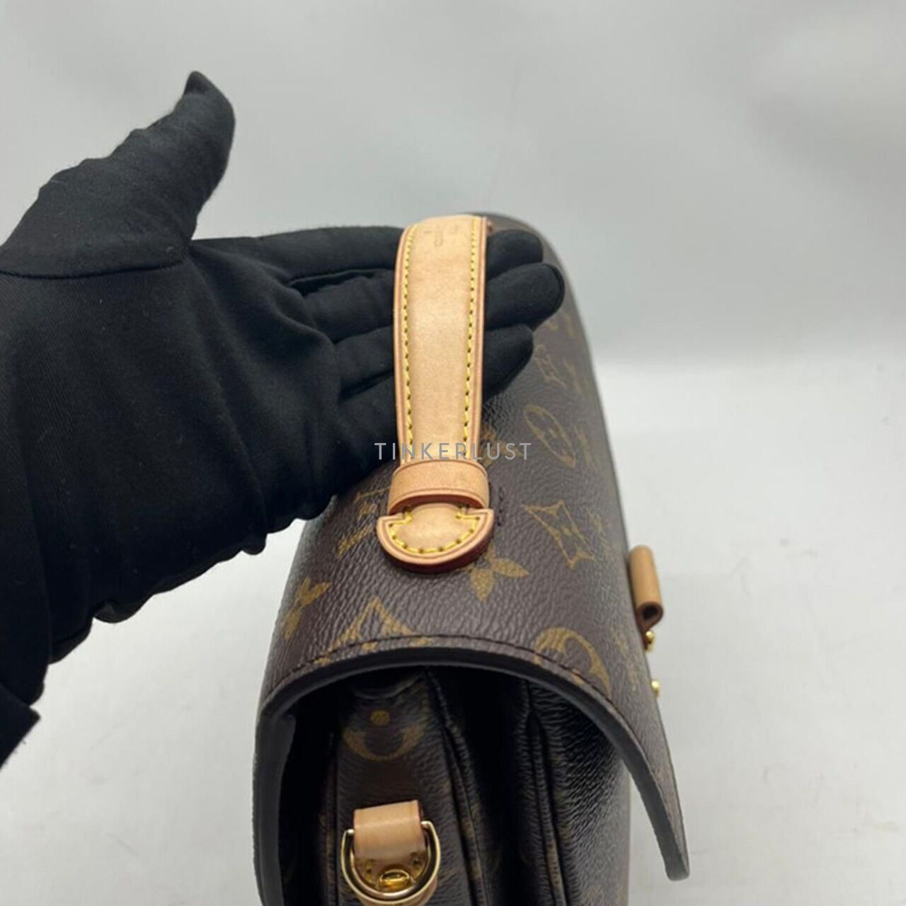 Louis Vuitton Metis Monogram Chip 2022 Satchel