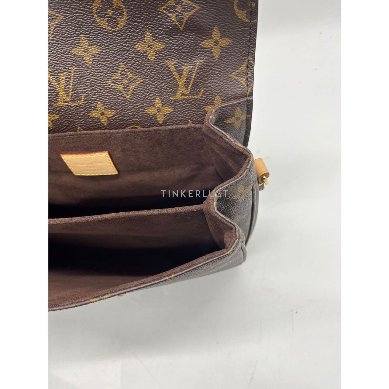 Louis Vuitton Metis Monogram Chip 2022 Satchel