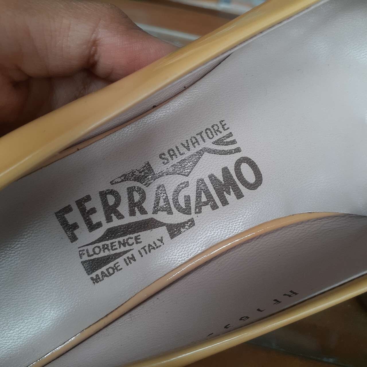 Salvatore Ferragamo Beige Bow Flats